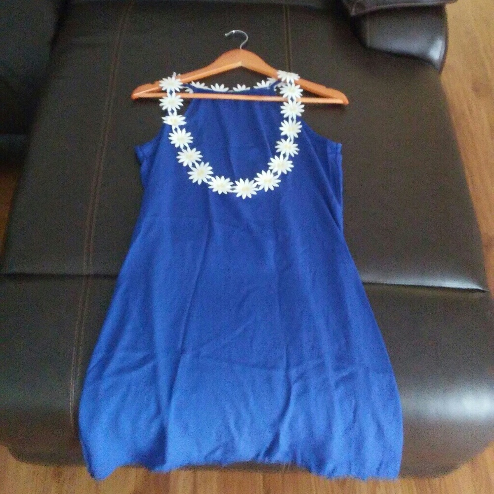 One left! 🌻Super Cute blue flower sundress - Picture 3 of 4